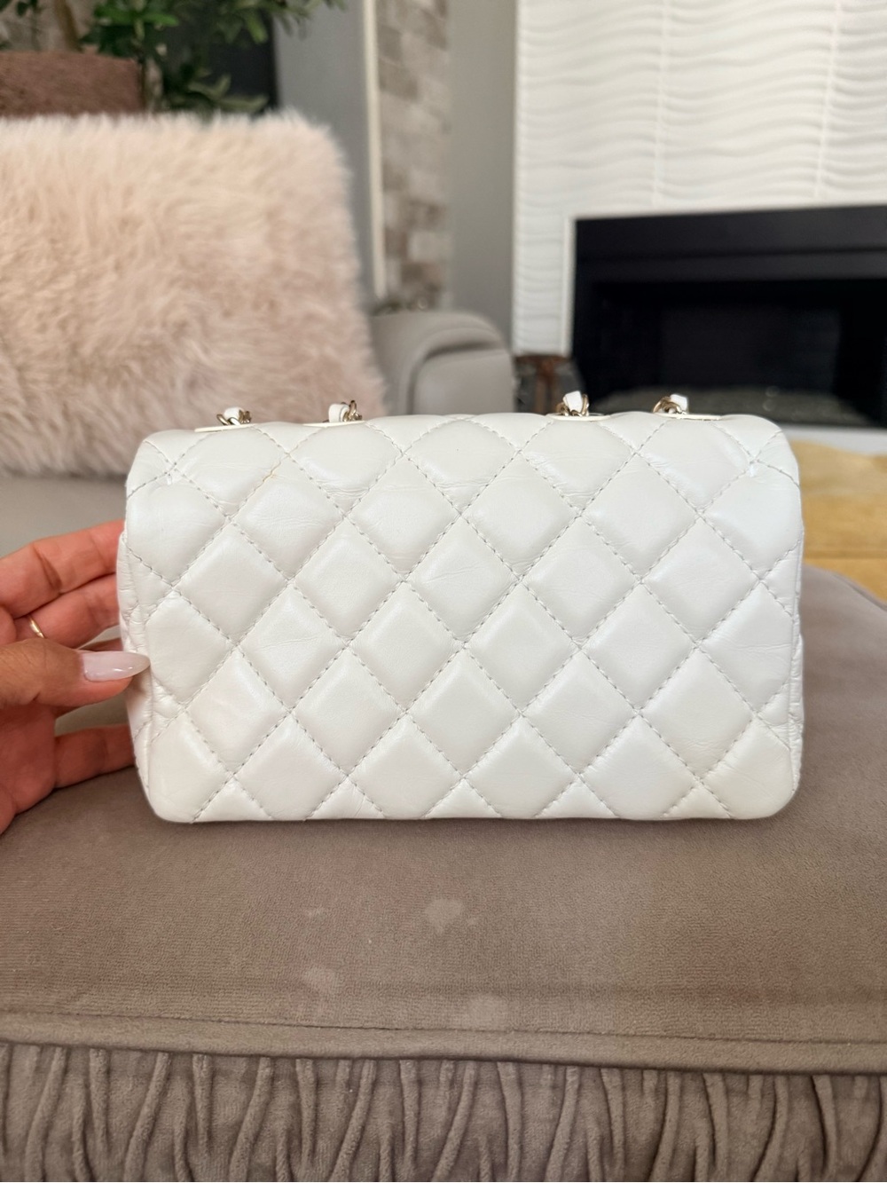 CHANEL Cream Quilted Chevron Leather Crossbody Bag with Gold Chain Small - Picture 9 of 10